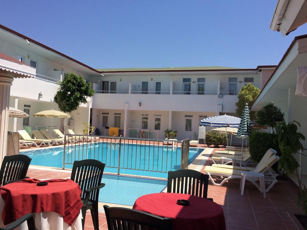 Elis Hotel