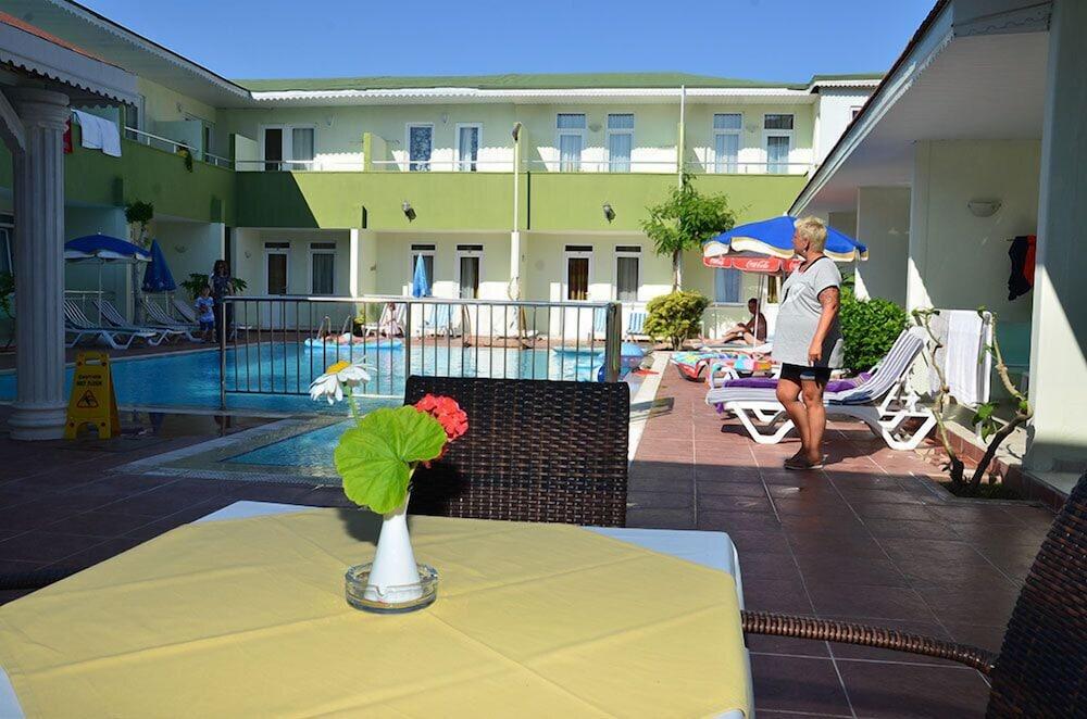 Elis Hotel 3*