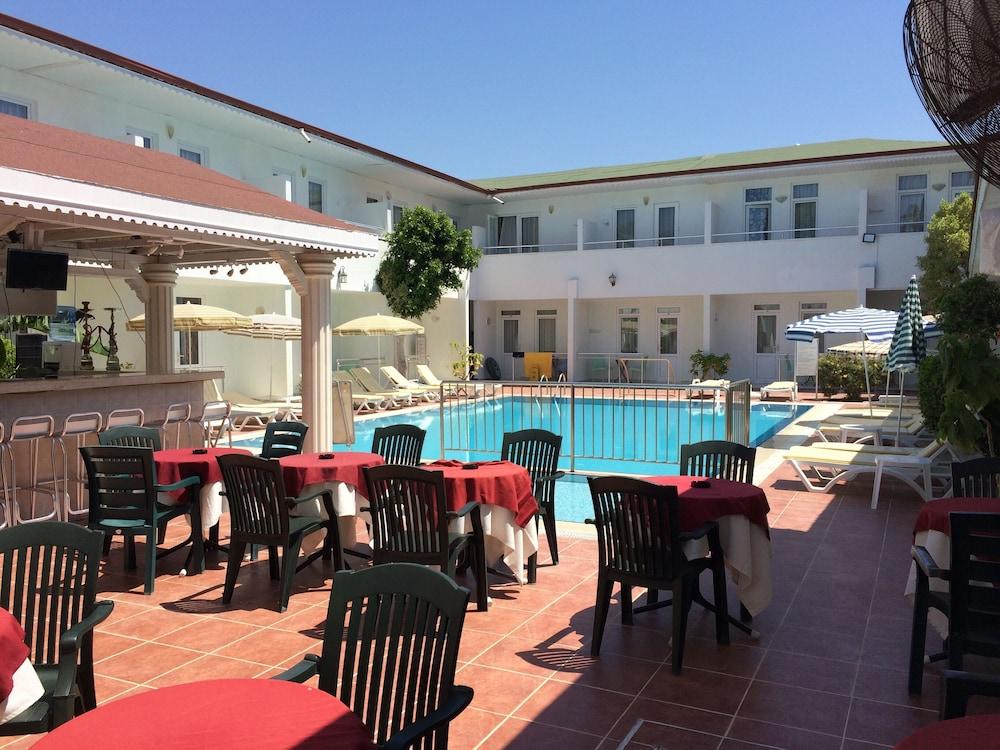 Elis Hotel 3*