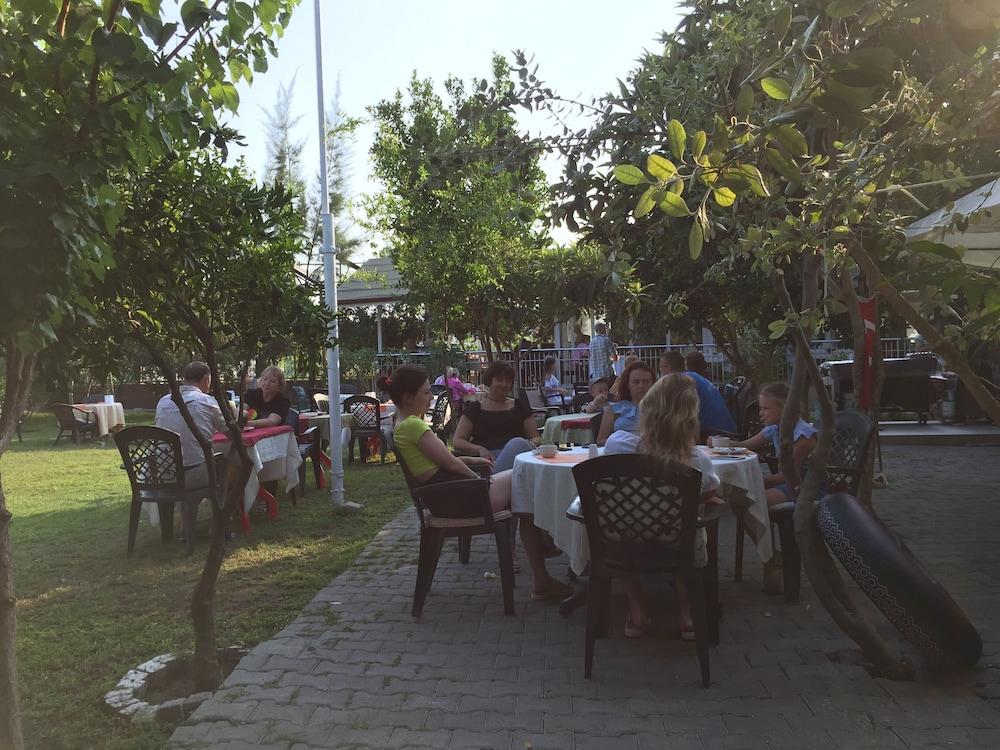 Elis Hotel