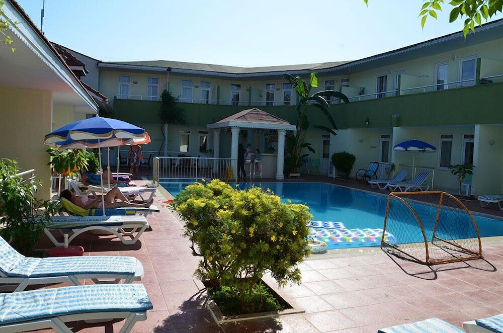 Elis Hotel Side