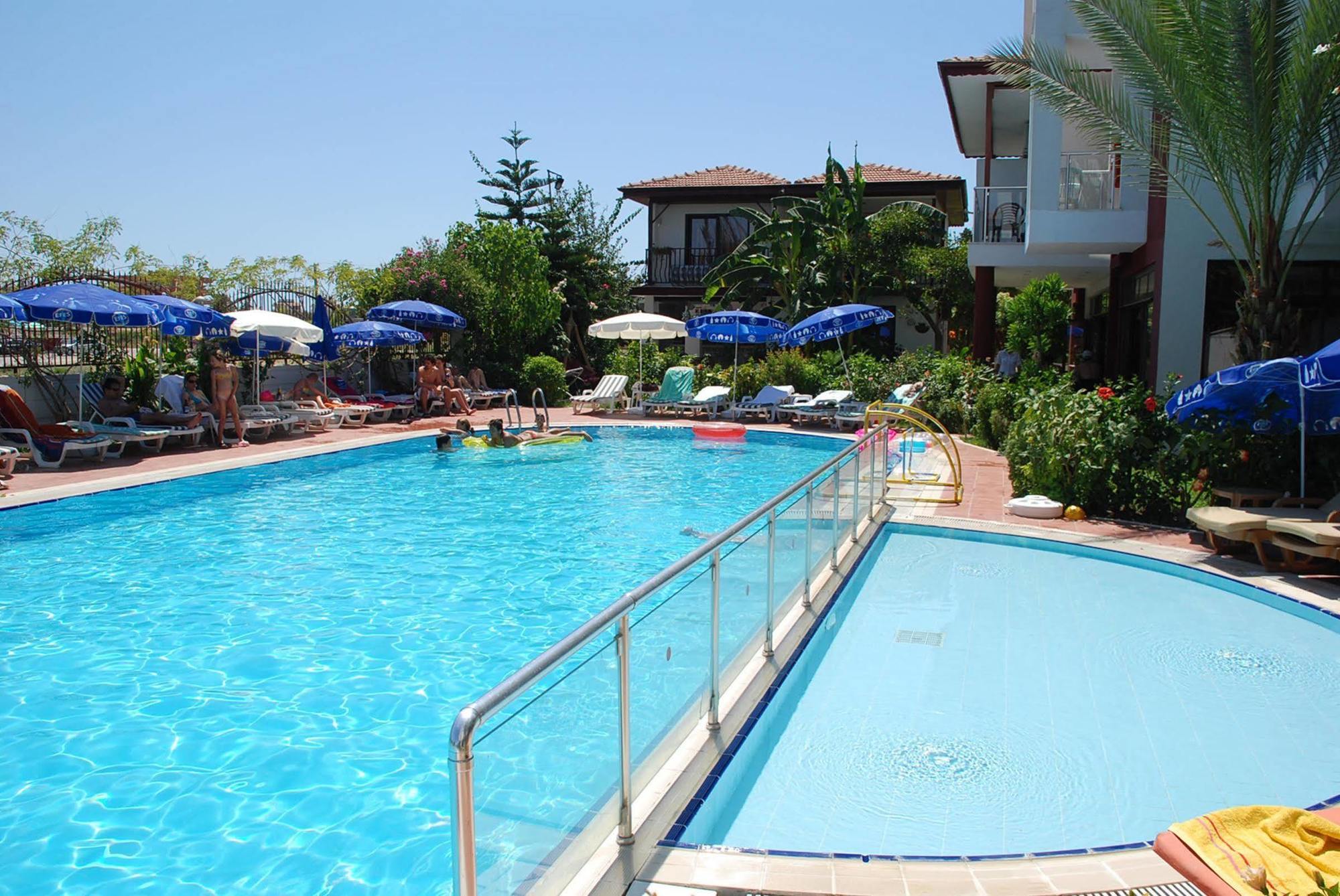 Elis Hotel Side